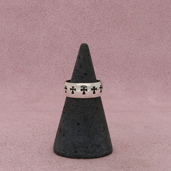 sterling silver vintage die-cut crosses band ring size 4.25 - Picture 1 of 3